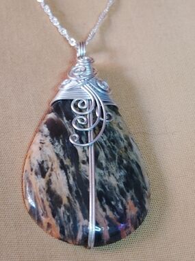 TEARDROP BROWN & TAN TURKISH AGATE. STERLING PENDANT, WITH STERLING WIRE WRAP.